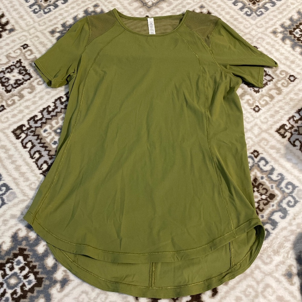 Lululemon Sculpt tee, size 6